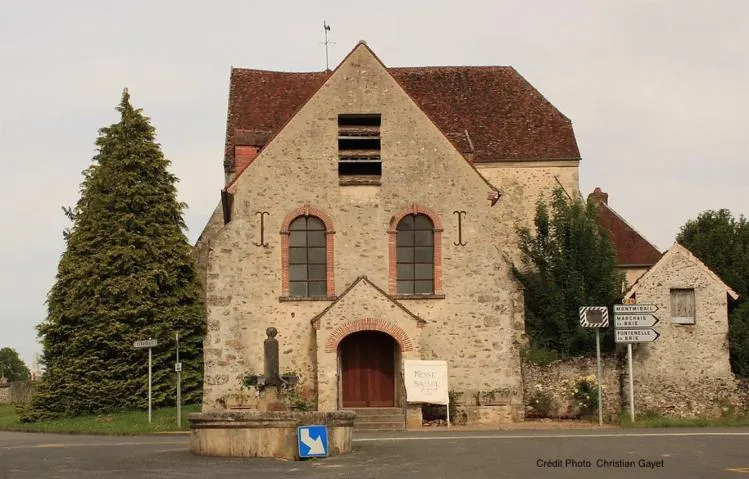 Image qui illustre: Visite commentée de l'église Saint Pierre d'Artonges XV ème siècle