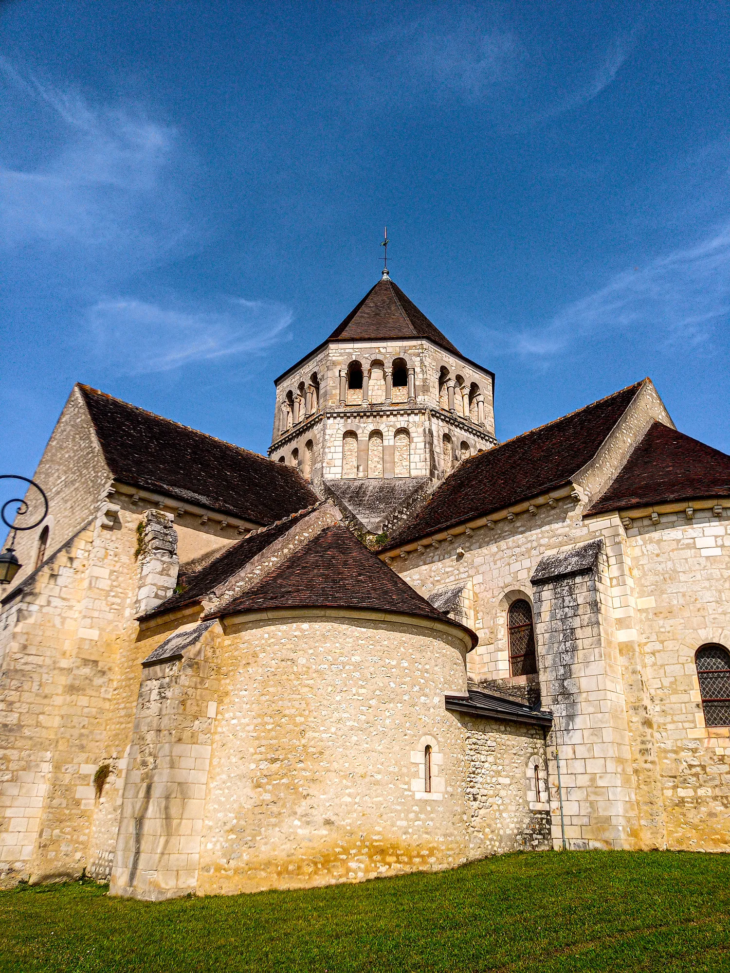 Image qui illustre: Visite de l’église romane de Laroche-Saint-Cydroine à Laroche-Saint-Cydroine - 0