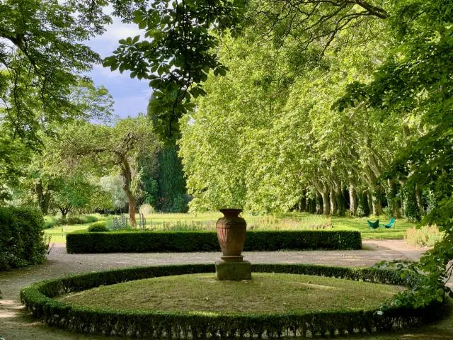 Image qui illustre: Visite découverte du jardin à l'italienne du château de Montlaur