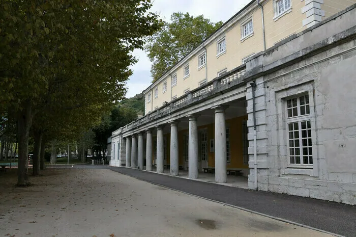 Image qui illustre: Lycée Gabriel Faure - Visite libre de la partie historique et des extérieurs à Tournon-sur-Rhône - 0