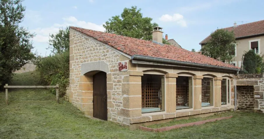 Image qui illustre: Lavoir rue Lebrun