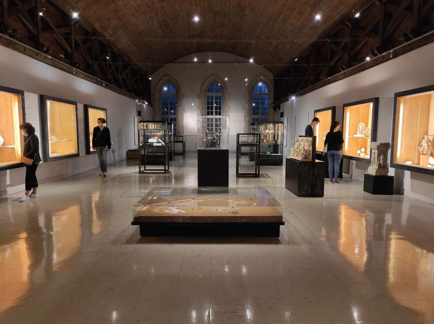Image qui illustre: Visite libre du musée archéologique à Dijon - 0