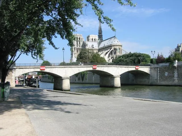 Image qui illustre: Pont de l'Archevêché