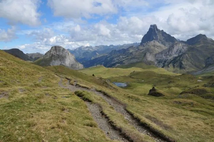 Image qui illustre: De Gabas Au Col Du Somport