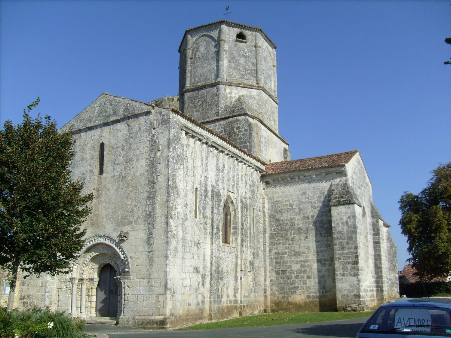 Image qui illustre: Eglise Saint-Sulpice de Saint-Sulpice-d'Arnoult à Saint-Sulpice-d'Arnoult - 0
