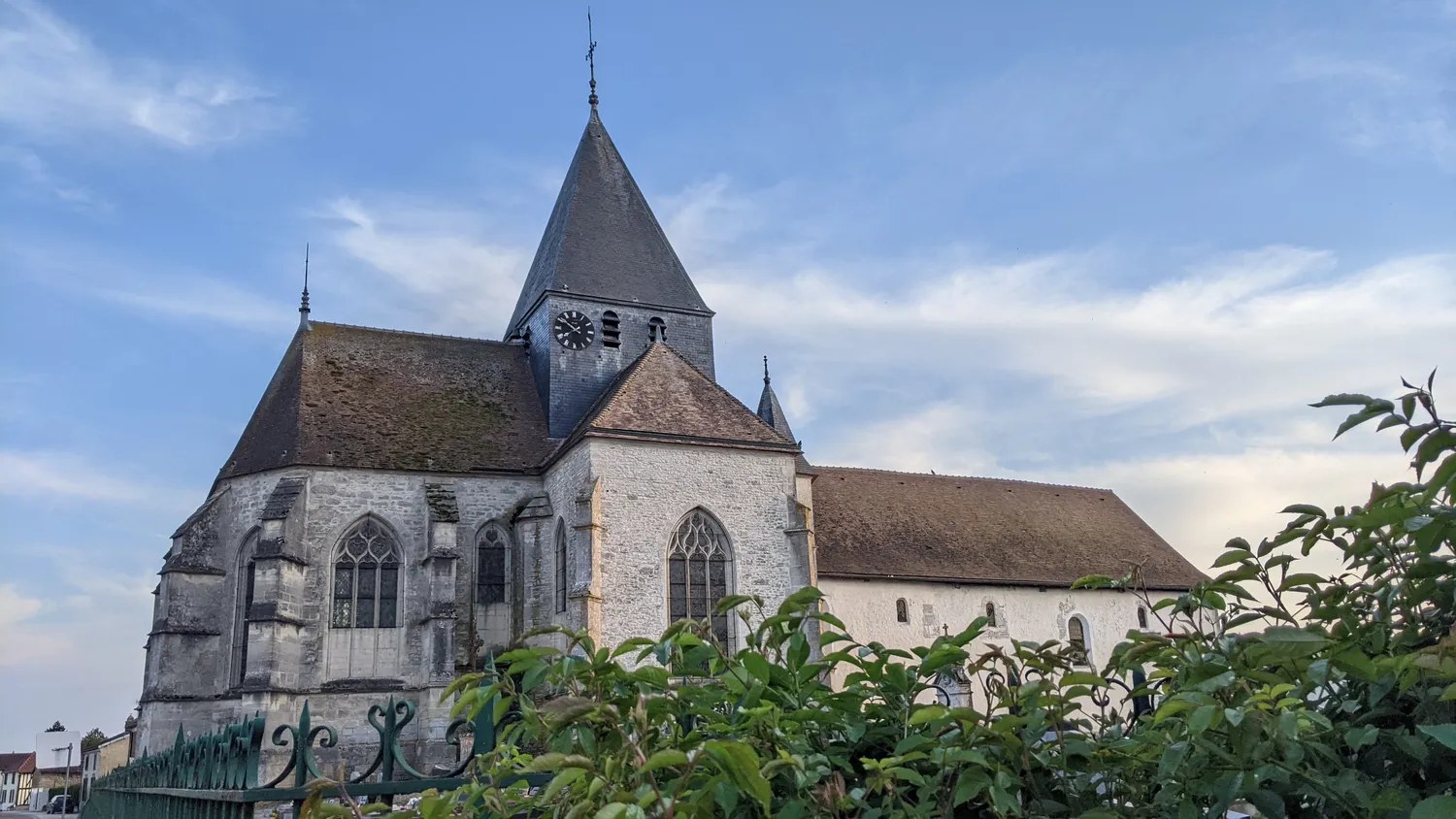 Image qui illustre: Eglise Saint-pierre-ès-liens De Brienne-la-vieille à Brienne-la-Vieille - 1