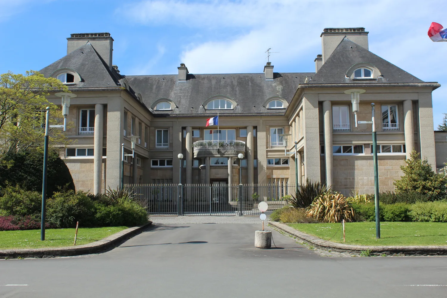 Image qui illustre: Visite guidée de l'hôtel du préfet à Saint-Lô - 0