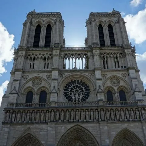 Image qui illustre: Île Notre-Dame : Visite à pied avec entrée à Sainte-Chapelle