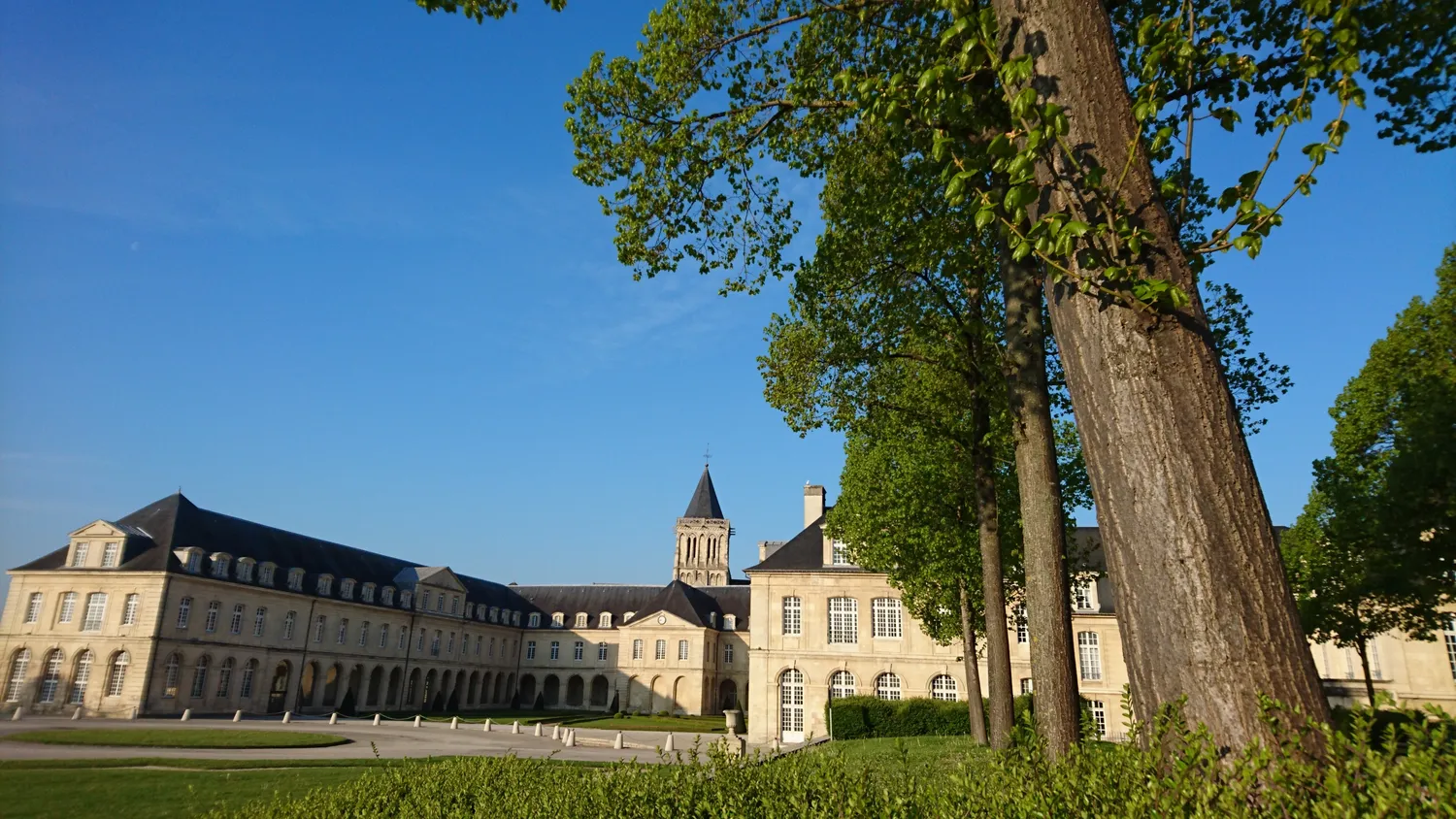 Image qui illustre: Visite guidée de l'abbaye à Caen - 0