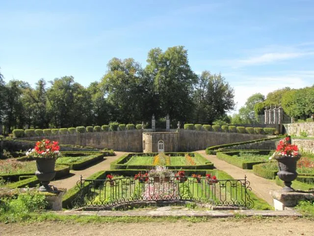 Image qui illustre: Promenade dans le Parc et le Jardin du Château de Donjeux