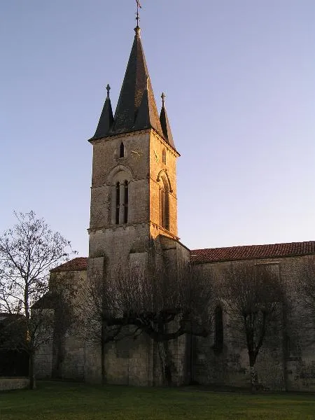 Image qui illustre: église Asnières-La-Giraud à Asnières-la-Giraud - 0