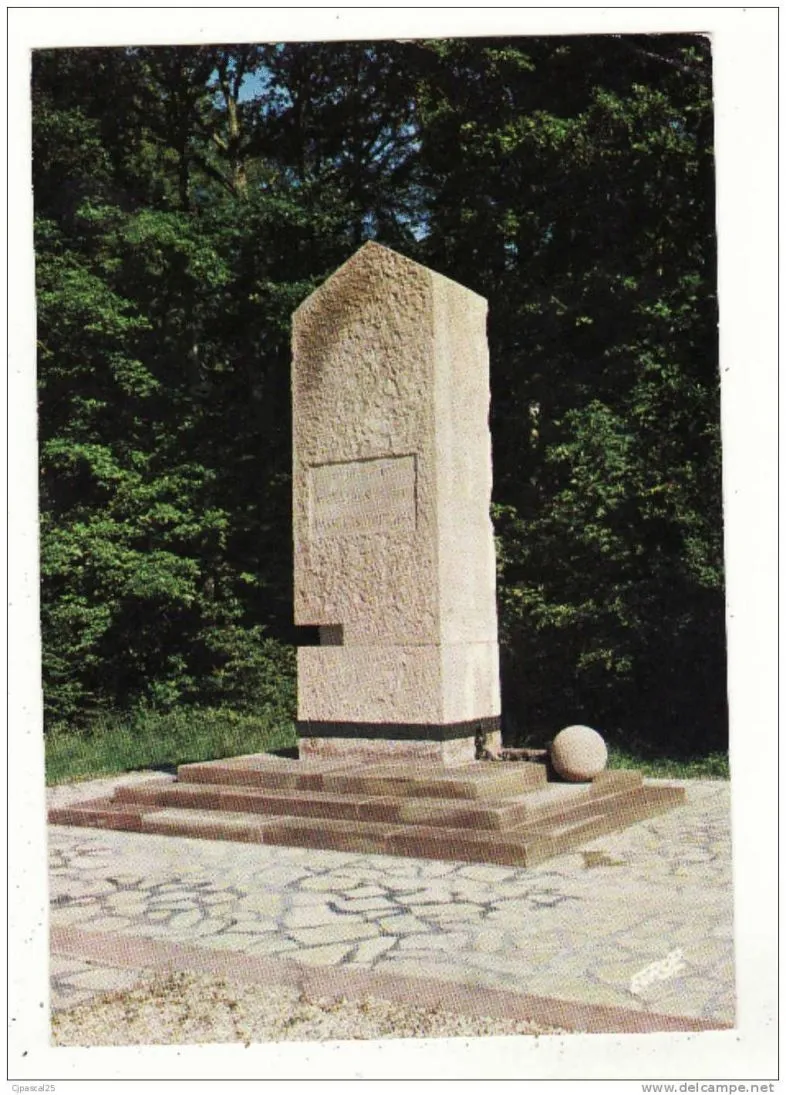 Image qui illustre: Monument des passeurs lorrains à Fraquelfing - 0