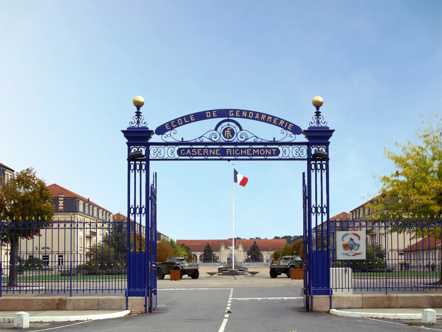 Image qui illustre: Présentation de l'école de gendarmerie à Montluçon - 0