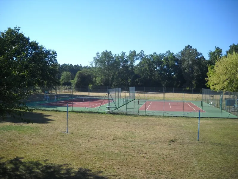 Image qui illustre: Courts De Tennis De Houeillès à Houeillès - 0