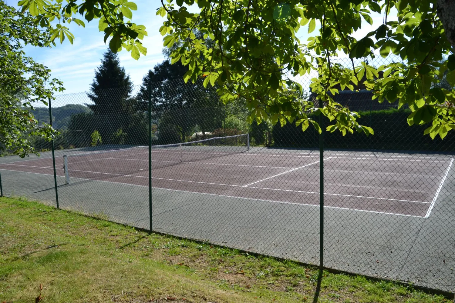 Image qui illustre: Court De Tennis De Saint-yrieix-sous-aixe à Saint-Yrieix-sous-Aixe - 0