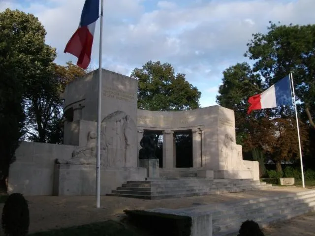 Image qui illustre: Monument aux morts de Reims