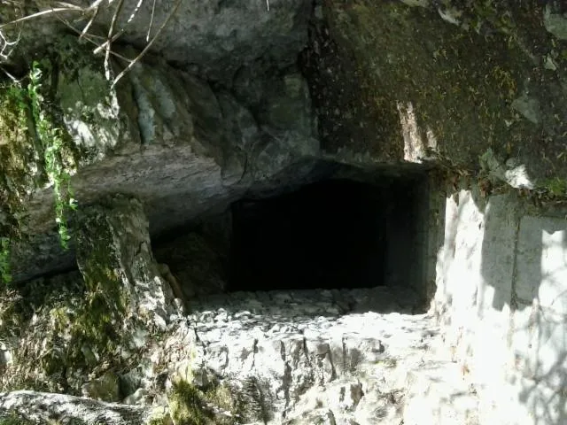 Image qui illustre: La Grotte De Nichet