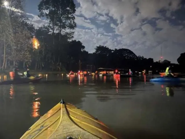 Image qui illustre: Descente nocturne encadrée en canoë à Mazet Plage - 7 km