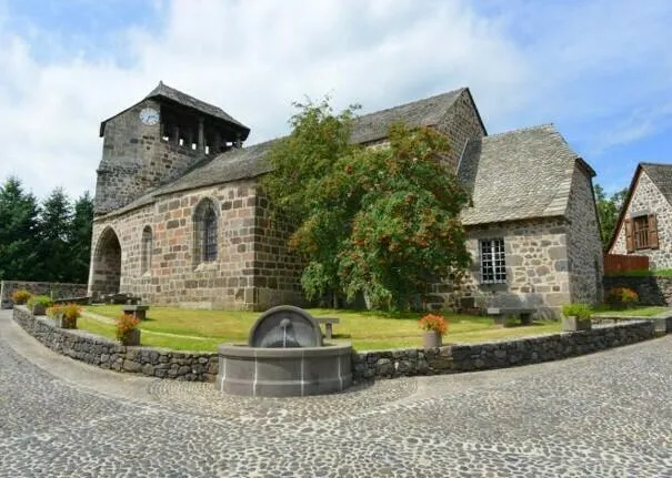 Image qui illustre: Découvrez l'église Saint-Anthime-et-Saint-Saturnin