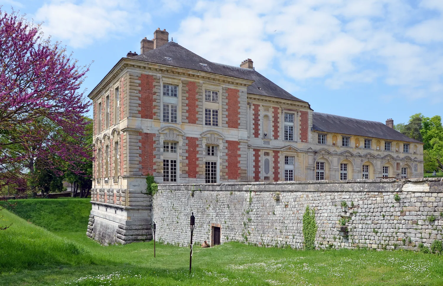 Image qui illustre: Château De Vallery à Vallery - 0