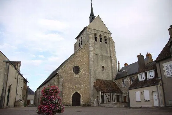 Image qui illustre: Eglise Saint-roch De Saint-denis-de-L'hôtel