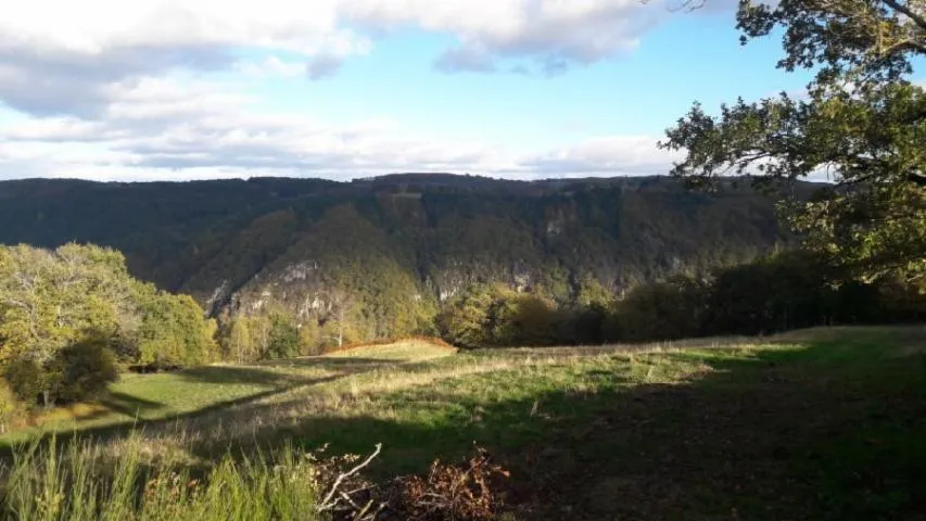 Image qui illustre: Site d'escalade de Bussières (Brommat)