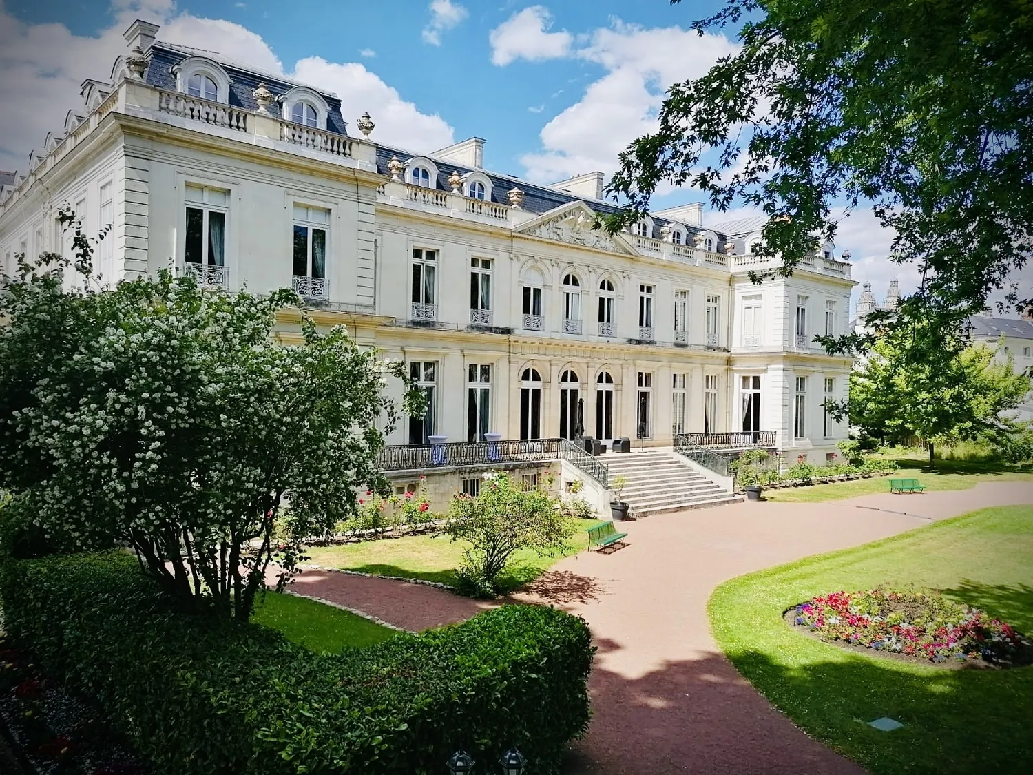 Image qui illustre: Visite de l'Hôtel du Grand Commandement à Tours - 0