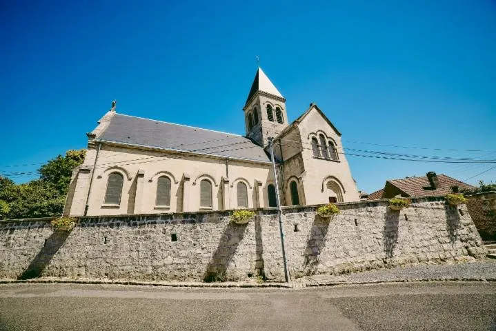 Image qui illustre: Eglise Saint-pierre De Folembray