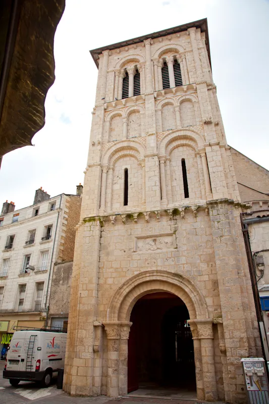 Image qui illustre: Église Saint-Porchaire à Poitiers - 1
