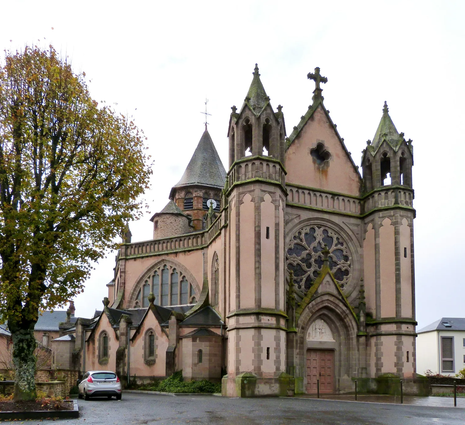 Image qui illustre: Basilique Notre Dame De Ceignac à Calmont - 0