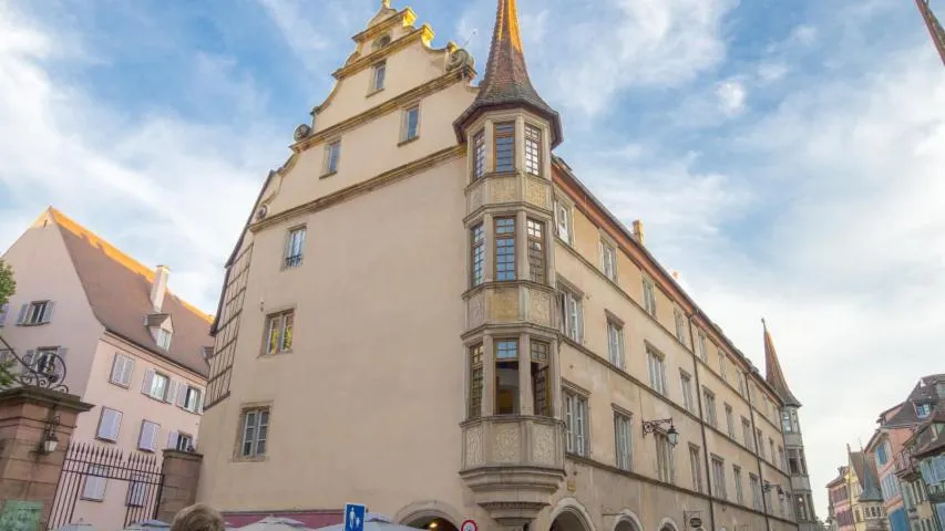 Image qui illustre: Ancien presbytère protestant (Maison des arcades)