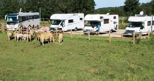 Image qui illustre: Aire De Camping-car À La Ferme La Montagnette