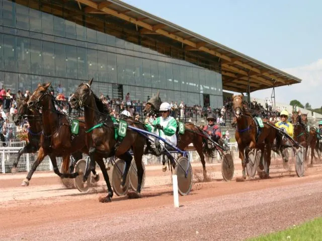 Image qui illustre: Hippodrome de Mauquenchy