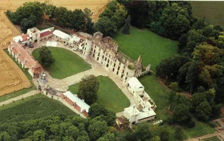 Image qui illustre: Château de Villemont