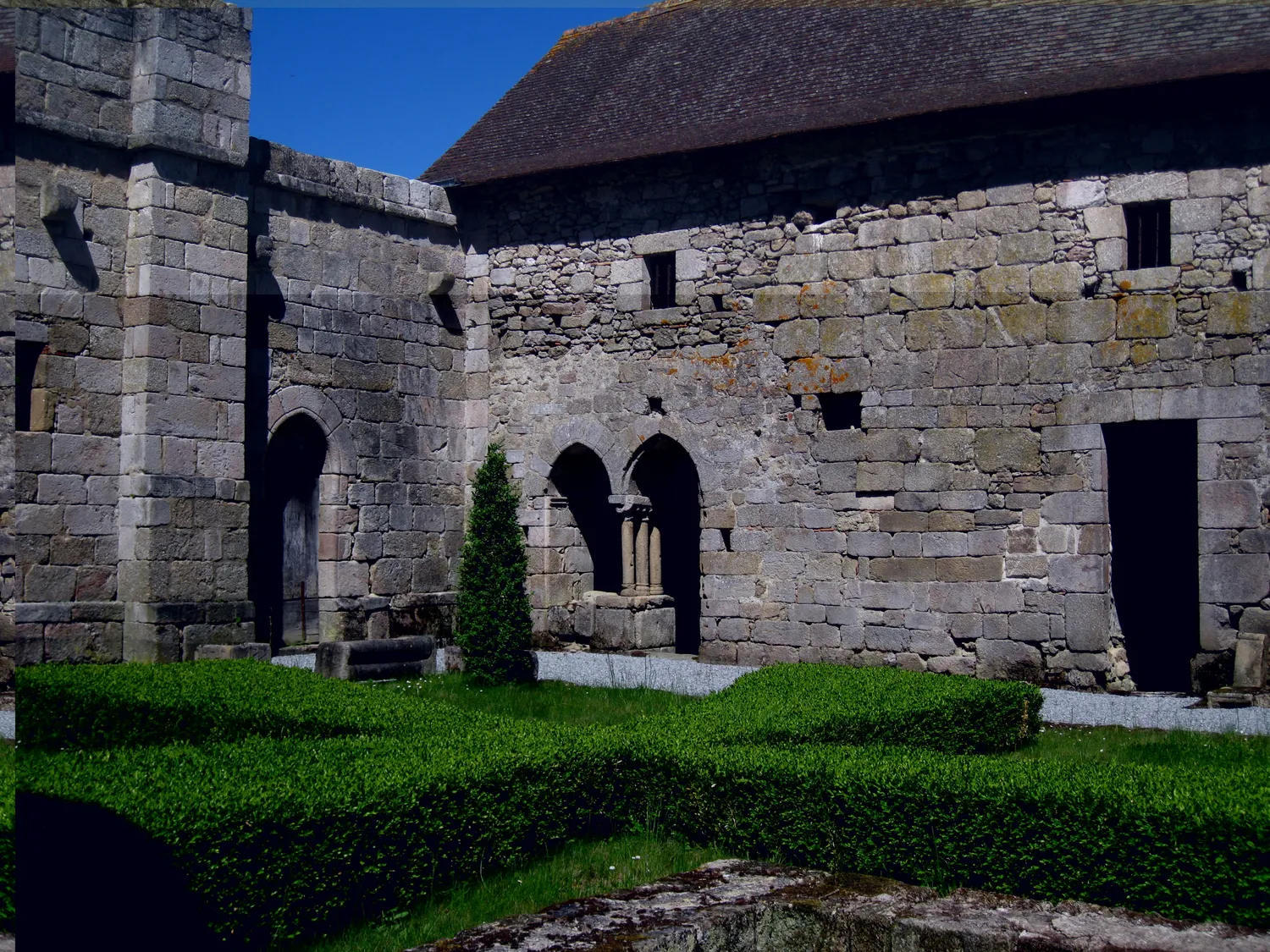 Image qui illustre: Découverte de l'unique prieuré grandmontain subsistant en Limousin à Saint-Léger-Magnazeix - 0