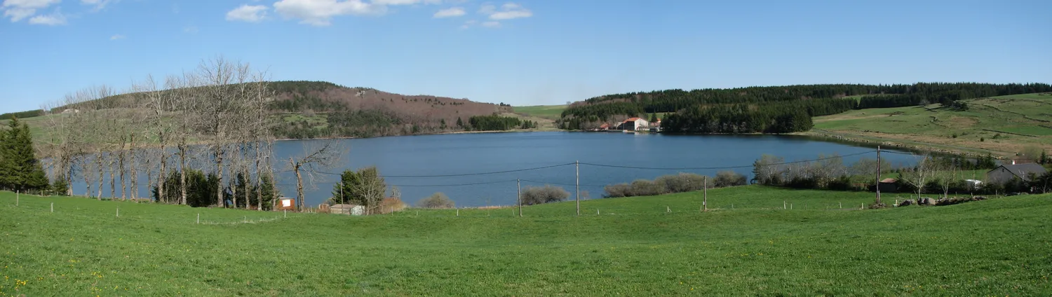 Image qui illustre: Lac de Saint-Front à Saint-Front - 0