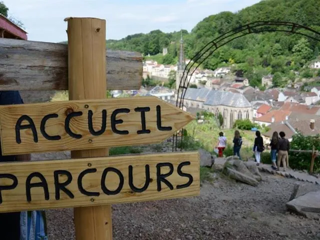 Image qui illustre: Parcours Accro'branche Aux Jardins En Terrasses