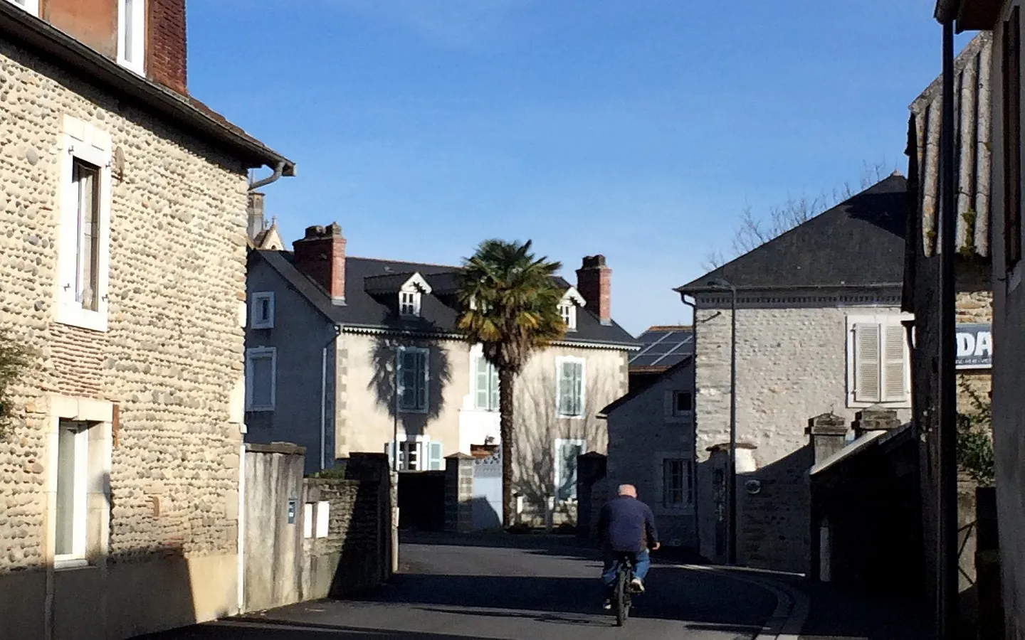 Image qui illustre: Château Et Bastide D'assat à Assat - 0