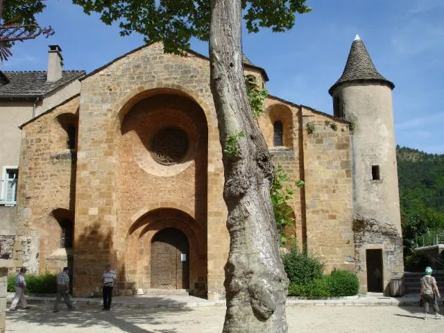 Image qui illustre: Eglise Romane Saint-pierre Saint-paul