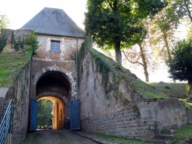 Image qui illustre: Citadelle De Doullens