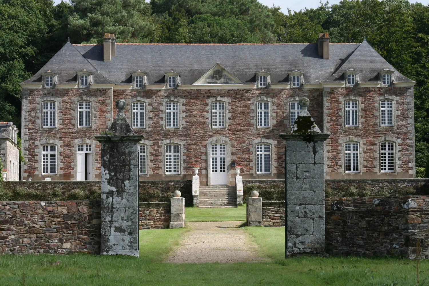 Image qui illustre: Visite du Chateau de Léhélec et de son domaine à Béganne - 0