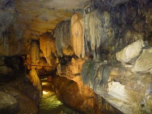 Image qui illustre: Grotte De Labeil - Safari Familial