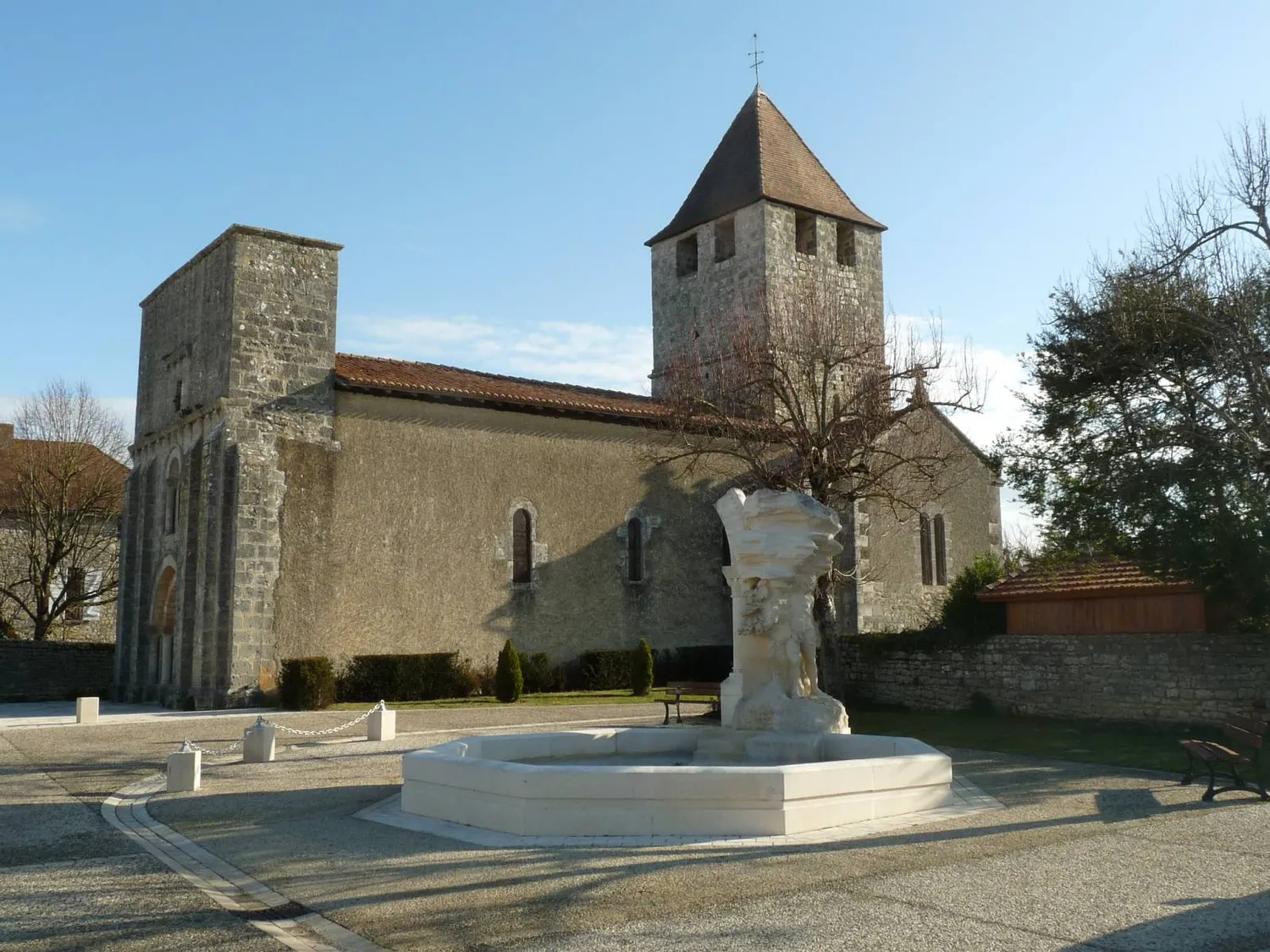 Image qui illustre: Église Saint-Didier à Marillac-le-Franc - 0