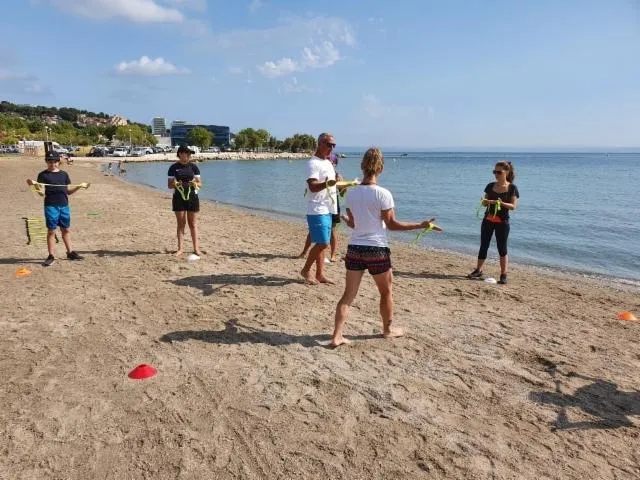 Image qui illustre: AQUAGYM. Balade Aquatique et Renforcement Musculaire