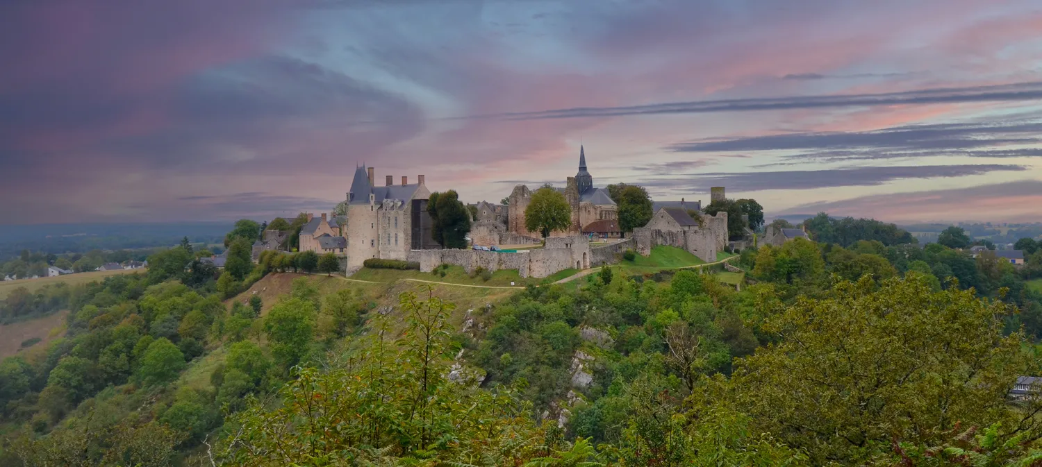 Image qui illustre: Ouverture monuments de la cité de Sainte-Suzanne à Sainte-Suzanne-et-Chammes - 0