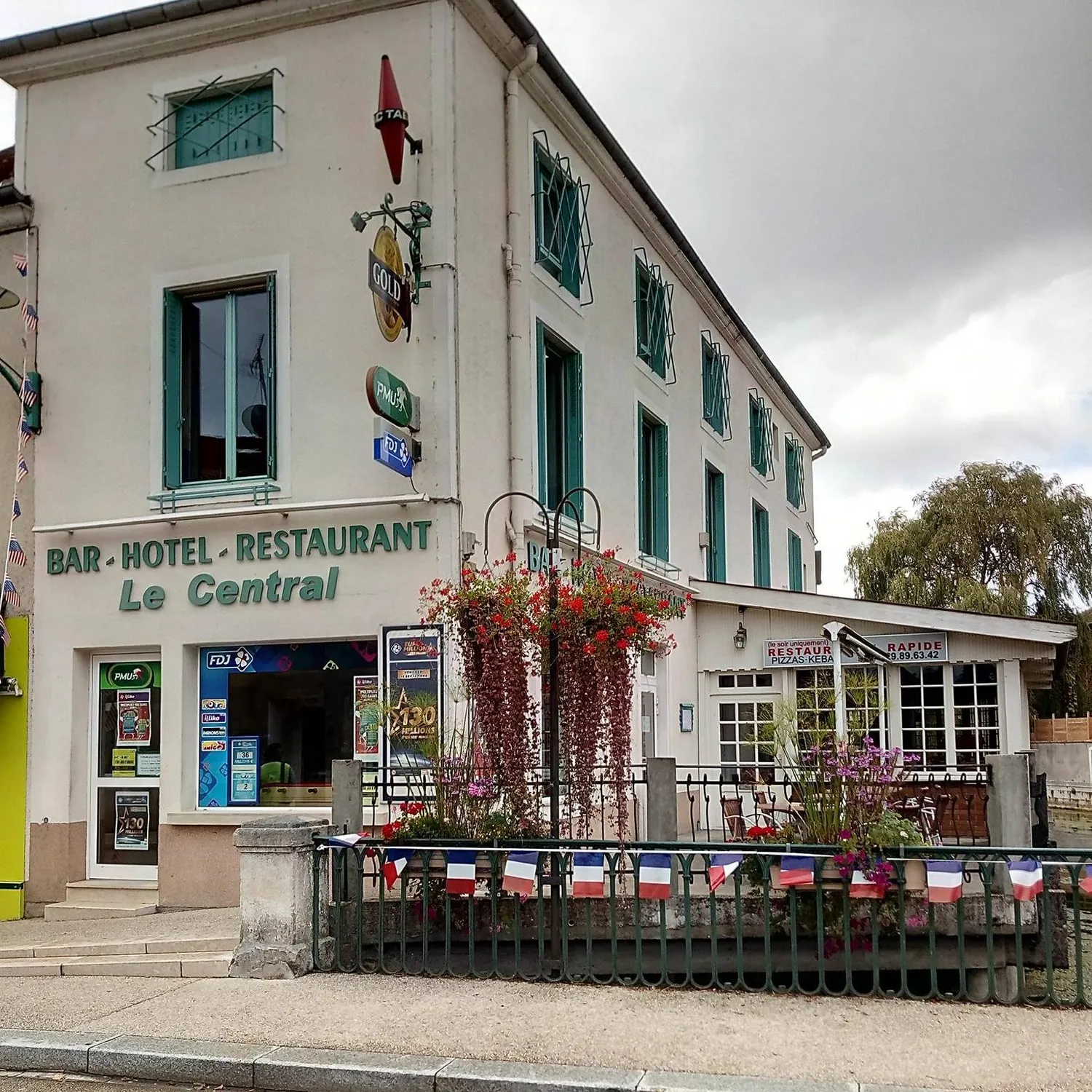 Image qui illustre: Hôtel Restaurant Le Central à Gondrecourt-le-Château - 0