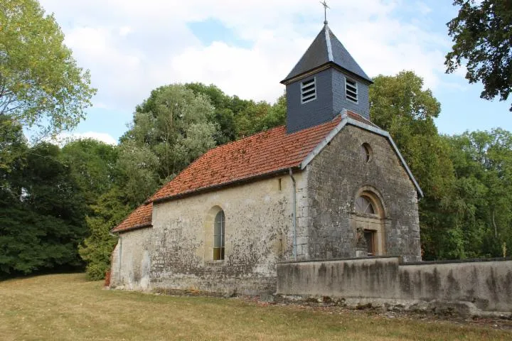 Image qui illustre: Église Saint-barthelemy De La Genevroye