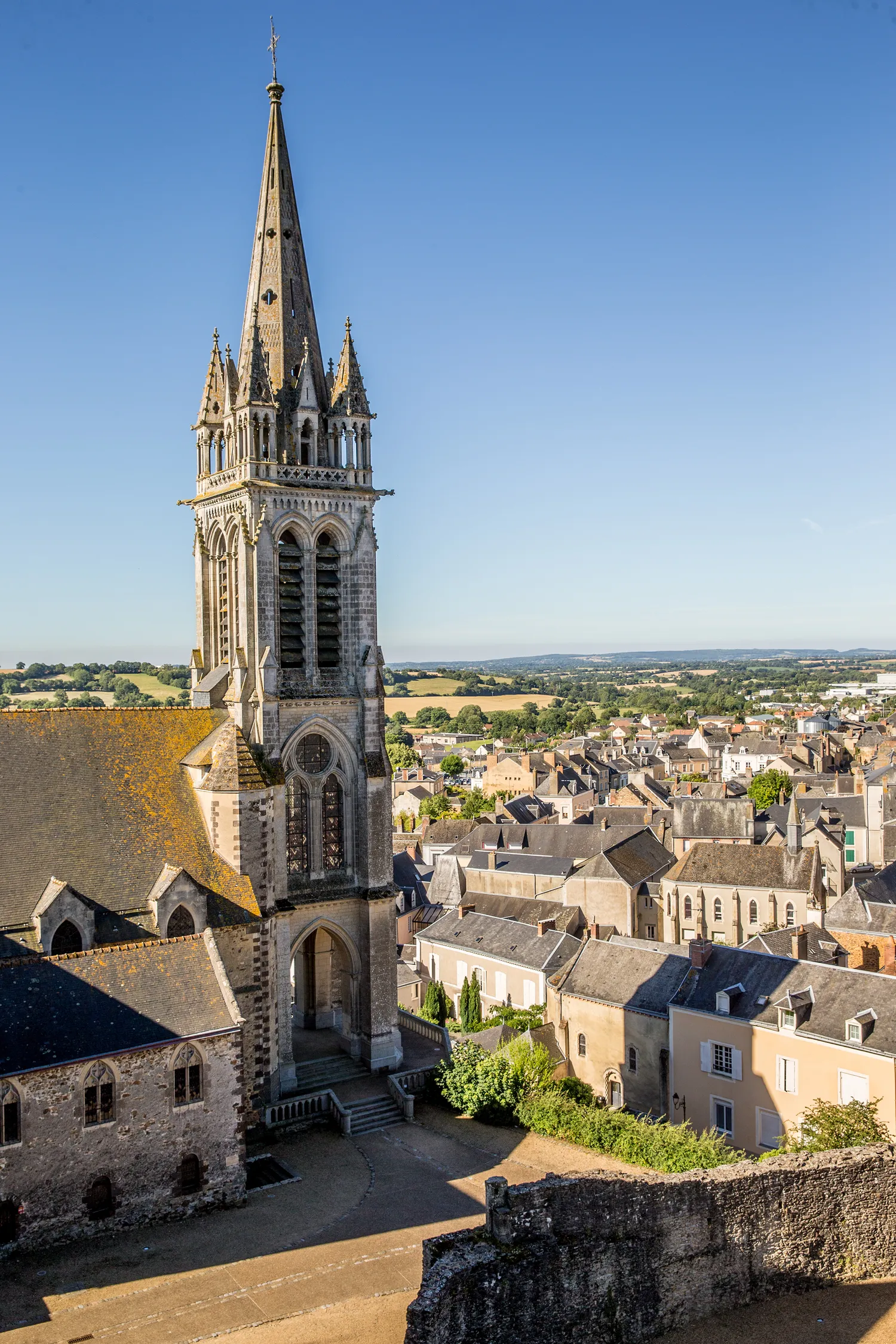 Image qui illustre: Visite libre de la collégiale Notre-Dame-de-l'Assomption à Sillé-le-Guillaume - 0