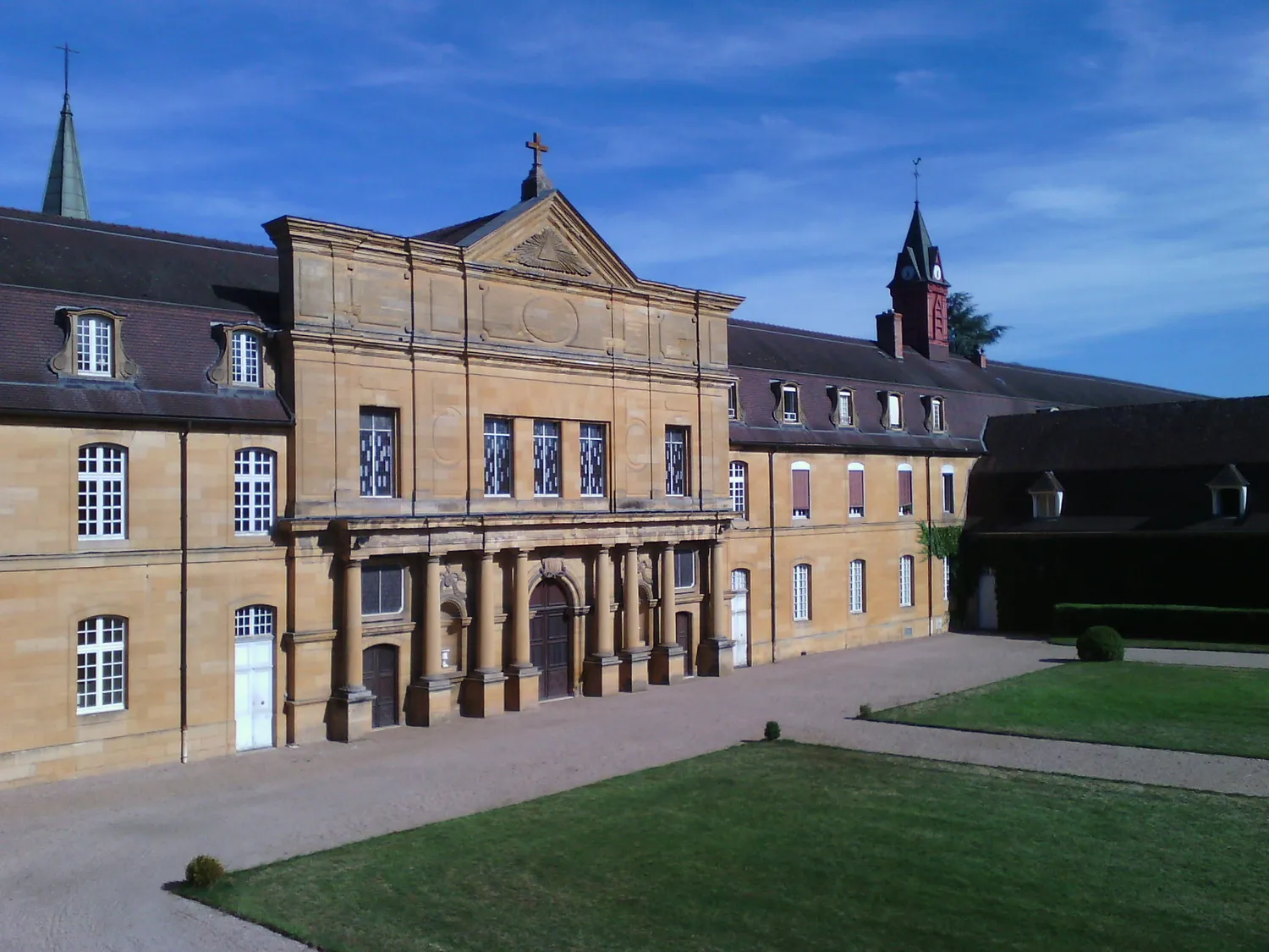Image qui illustre: Abbaye De Sept Fons à Diou - 0