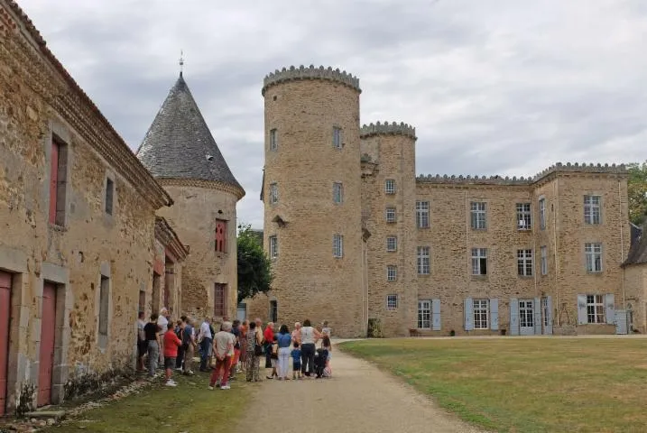 Image qui illustre: Visite d'un village limousin et de son château exceptionnellement ouvert